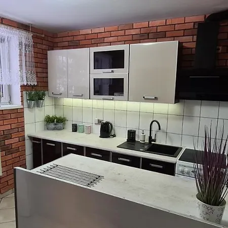Quiet Basement Apartment *
