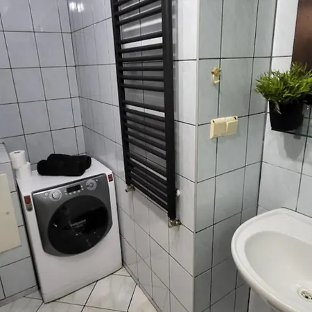 Quiet Basement Apartment Poznan