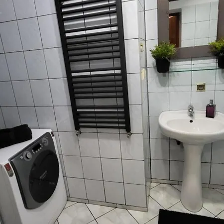 Quiet Basement Apartment Poznan
