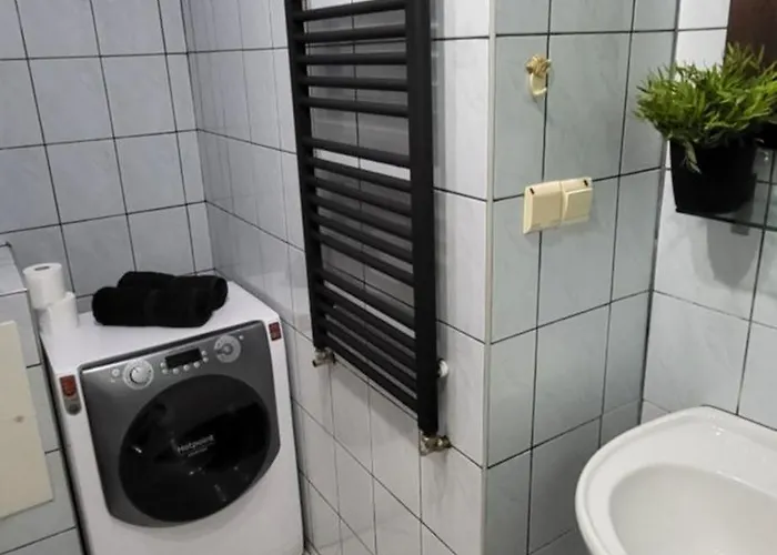 Quiet Basement Apartment Poznan