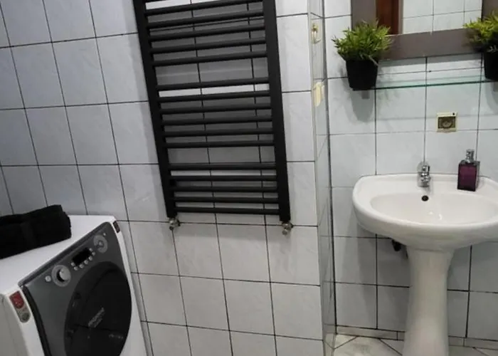 Quiet Basement Apartment Poznan